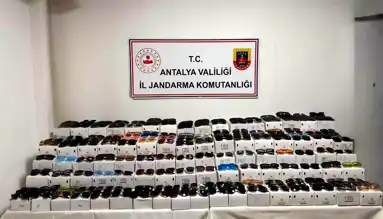 Antalya'da 5 Bin Kaçak Güneş Gözlüğü Ele Geçirildi