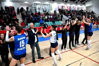 Yerel Voleybol Takımı 8. Zaferini Kazandı