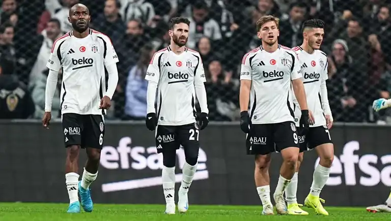 Ligde Kritik Maç: 4 Oyuncu Ceza Tehlikesiyle Karşı Karşıya! Ligde Kritik Maç: 4 Oyuncu Ceza Tehlikesiyle Karşı Karşıya!