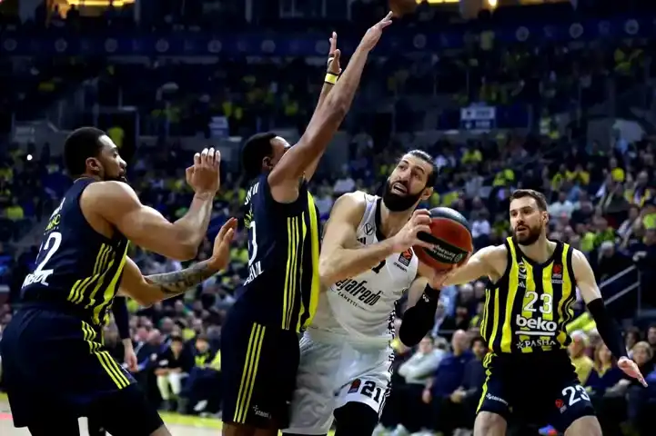 EuroLeague 24. Hafta: Fenerbahçe'nin Zaferi, Efes'in Yenilgisi