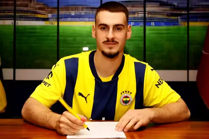 Mimovic, Zenit'e Kiralandı!
