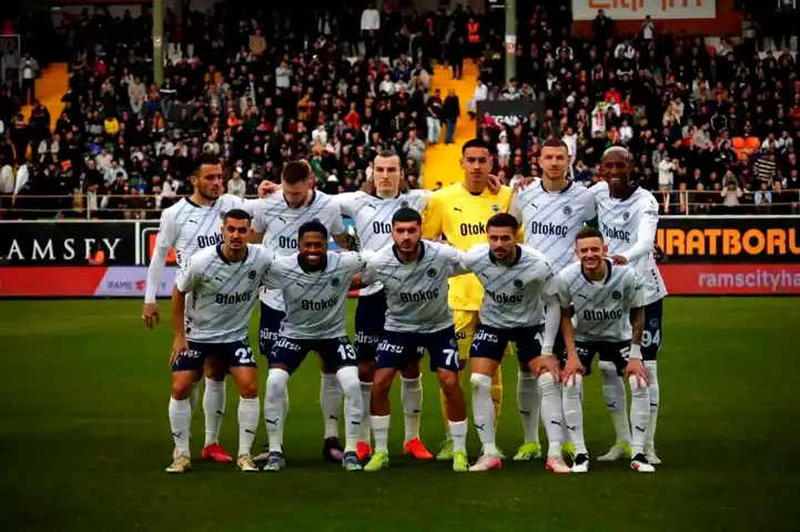 Fenerbahçe'de 7 Oyuncu Değişikliği! Alanyaspor Maçı 11'i