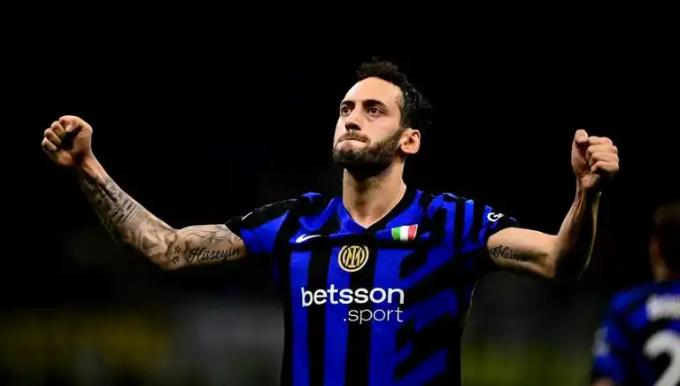 Galatasaray, Hakan Çalhanoğlu Transferinden Vazgeçti! Tüm Güç Osimhen'de!