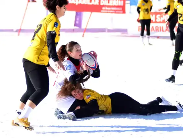 Erciyes'te Kar Ragbi Şampiyonası Başladı