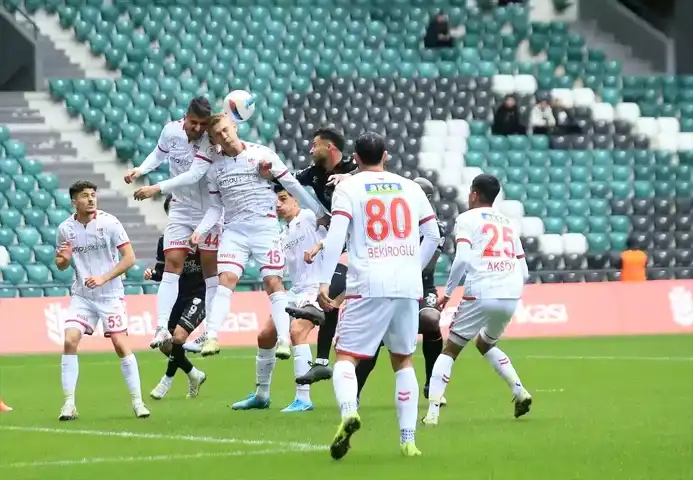 Kocaelispor, 10 Kişiyle Sivasspor'a Yenildi