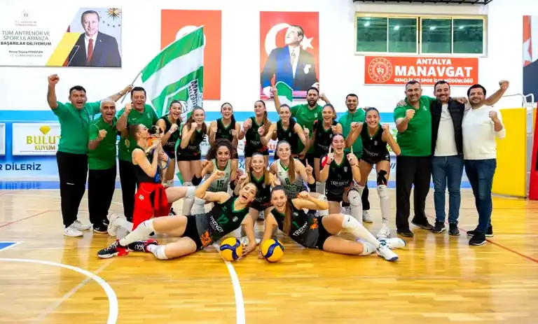 Manavgat Belediyespor Kadın Voleybol Takımı Namağlup Şampiyon